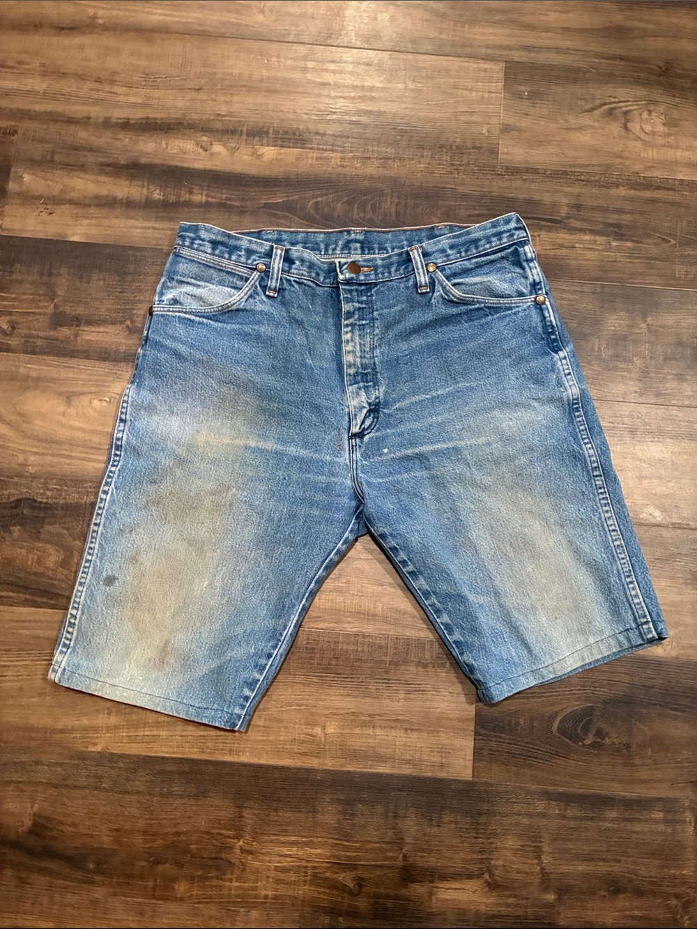 Classic Wrangler Men's Denim Shorts in Faded Blue